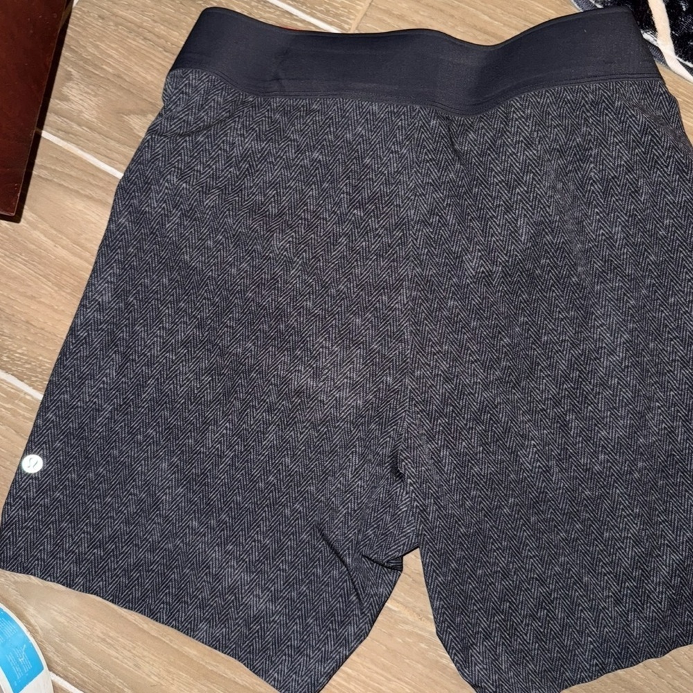Men’s lululemon “THE SHORT” herringbone pattern lined swim shorts size 30 - Picture 13 of 13